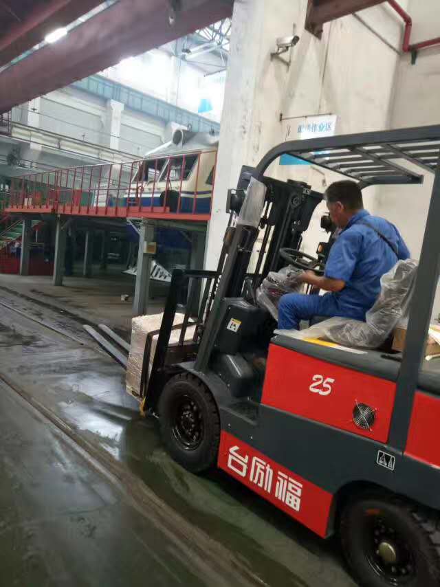 中國中車與飛機(jī)場(chǎng)使用客戶